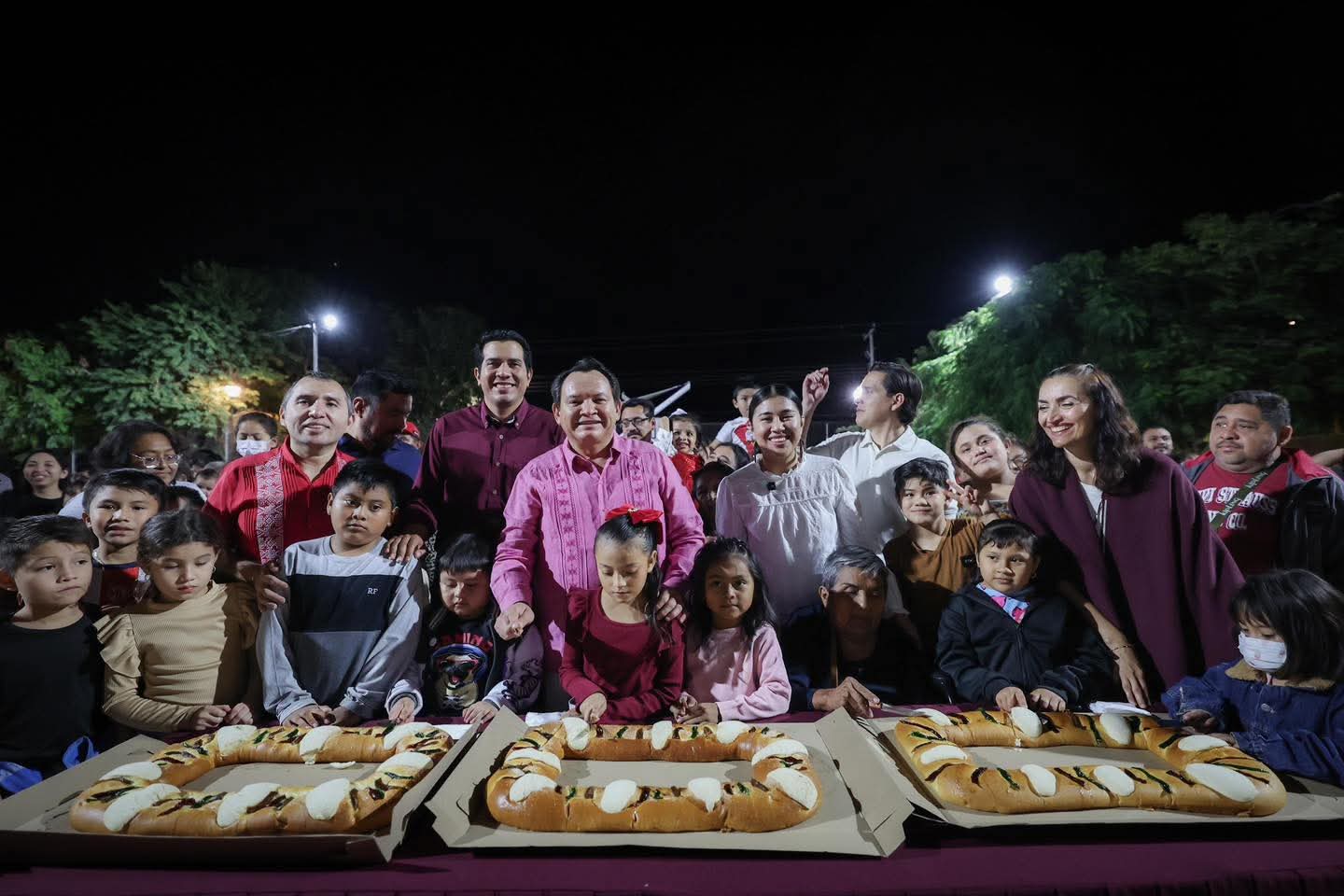 El Gobernador Joaquín Díaz Mena celebró el tradicional corte de Rosca de Reyes la colonia Plan de Ayala Sur II.