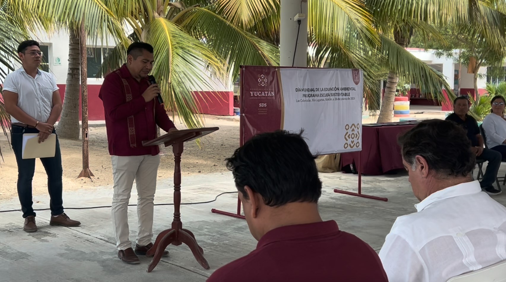 La Secretaría de Desarrollo Sustentable entregó reconocimientos del programa Escuela Sustentable a planteles del municipio de Río Lagartos y de la comisaría de Las Coloradas.